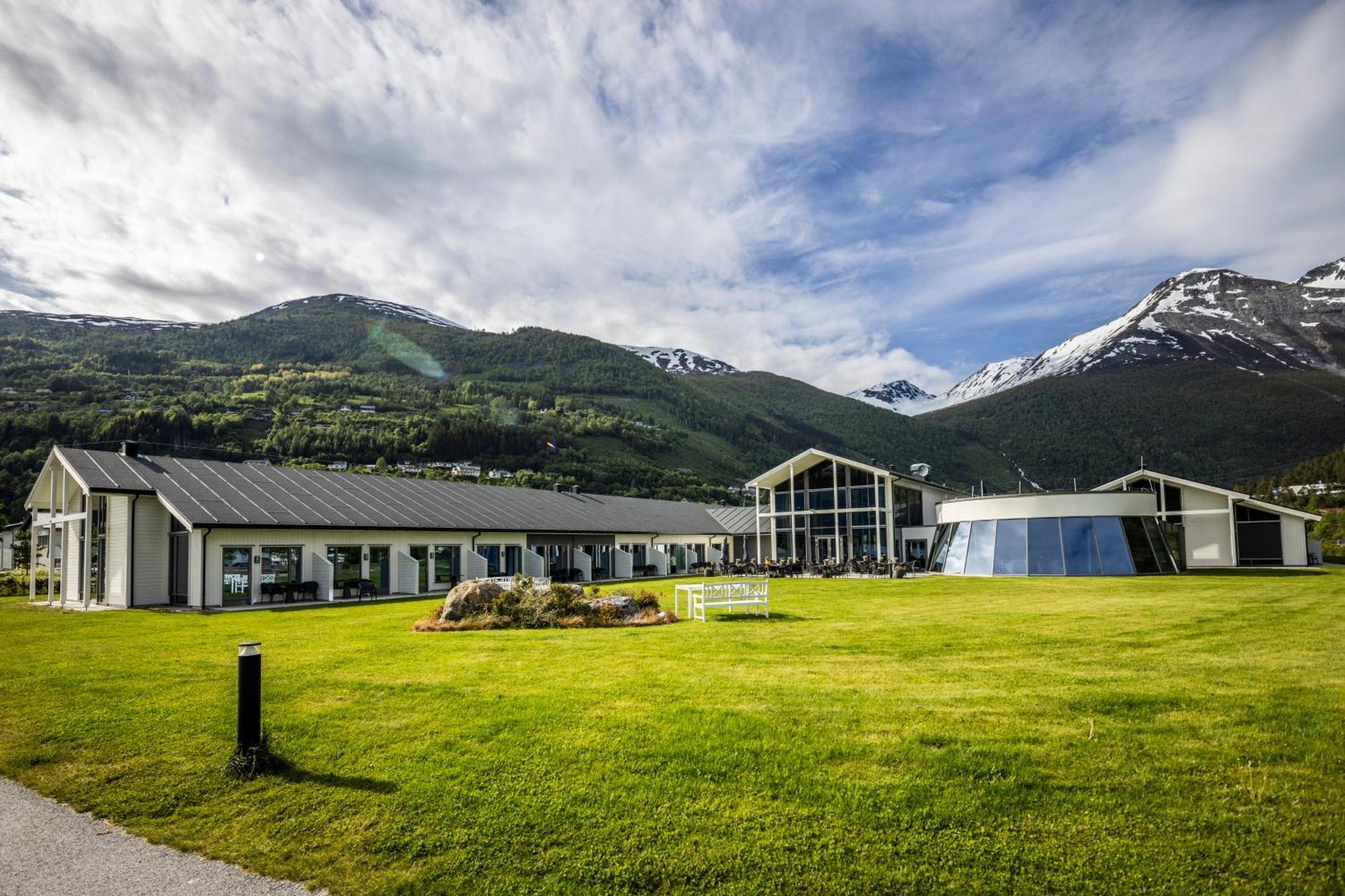 Valldal Fjordhotell - By Classic Norway Hotels מראה חיצוני תמונה